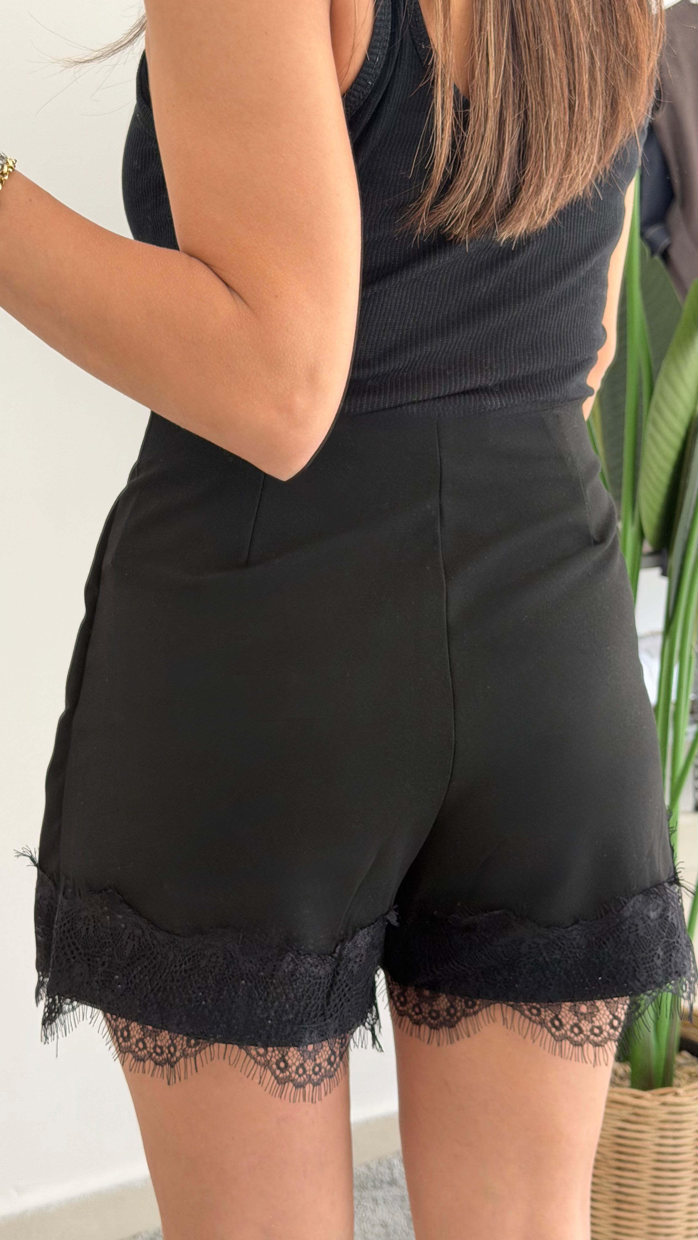 Siyah Dantelli Şort Etek