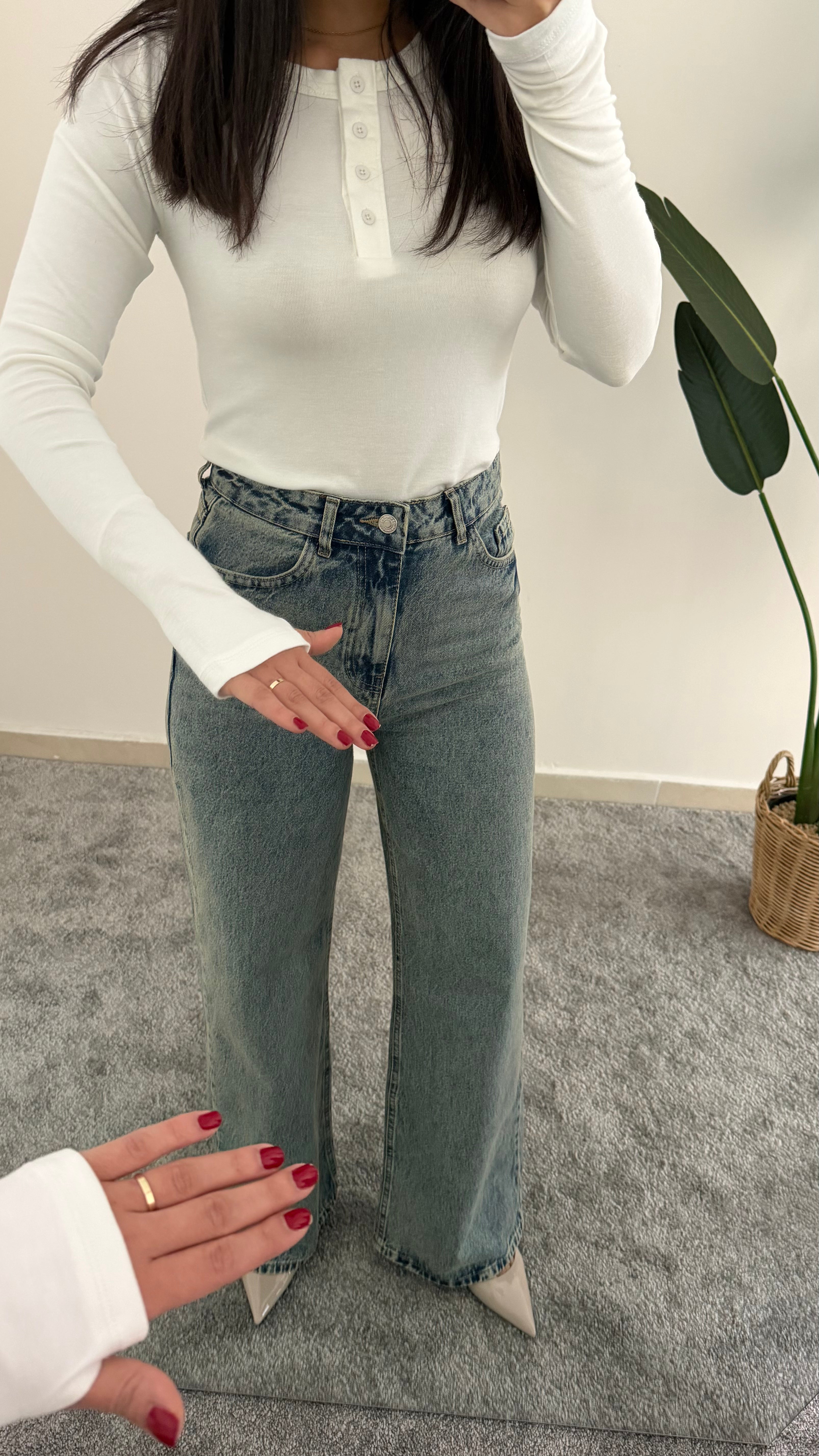 Beyaz Uzun Kollu Düğmeli Body