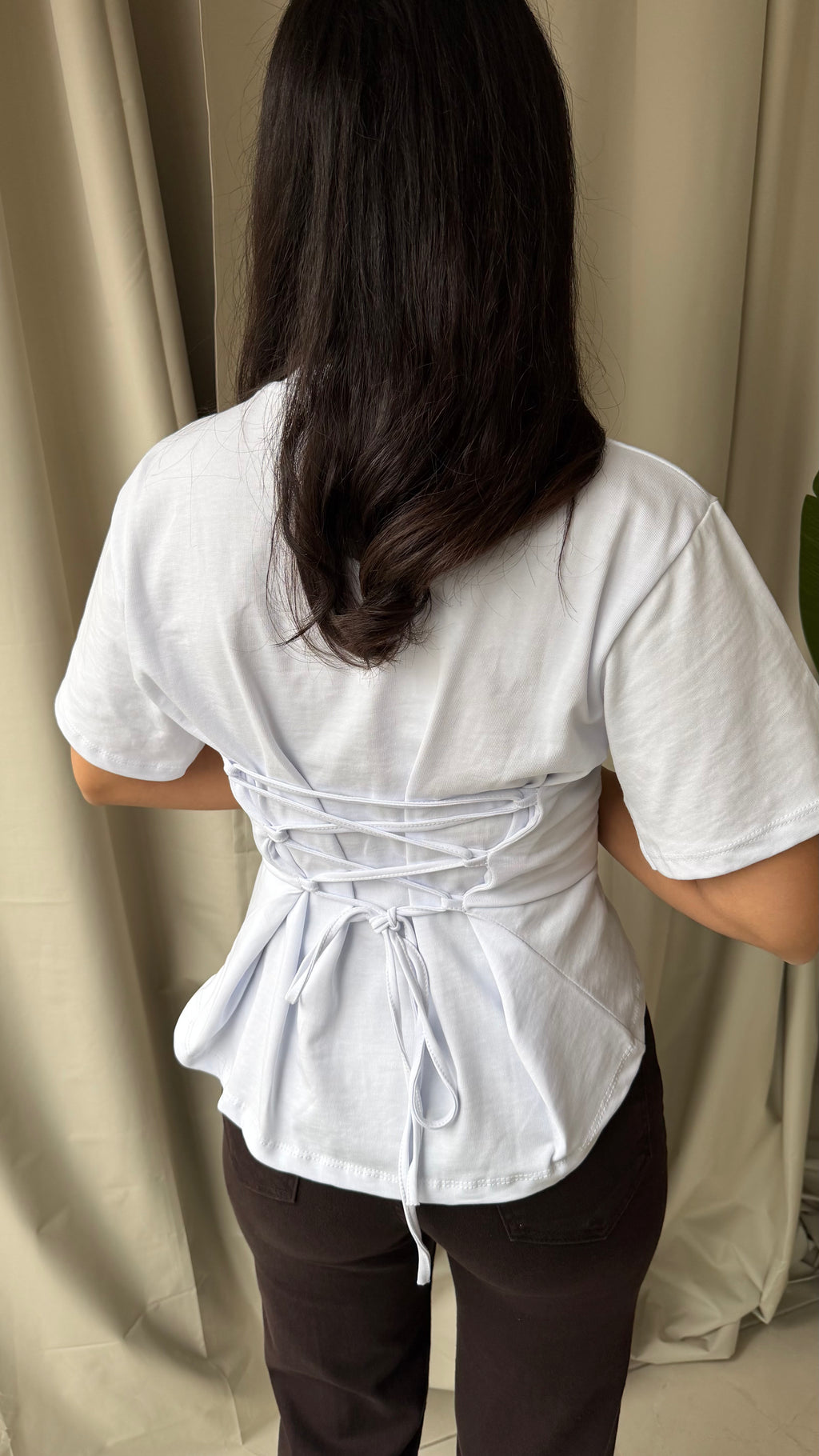 Beyaz Arkası İp Detay Basic Tişört