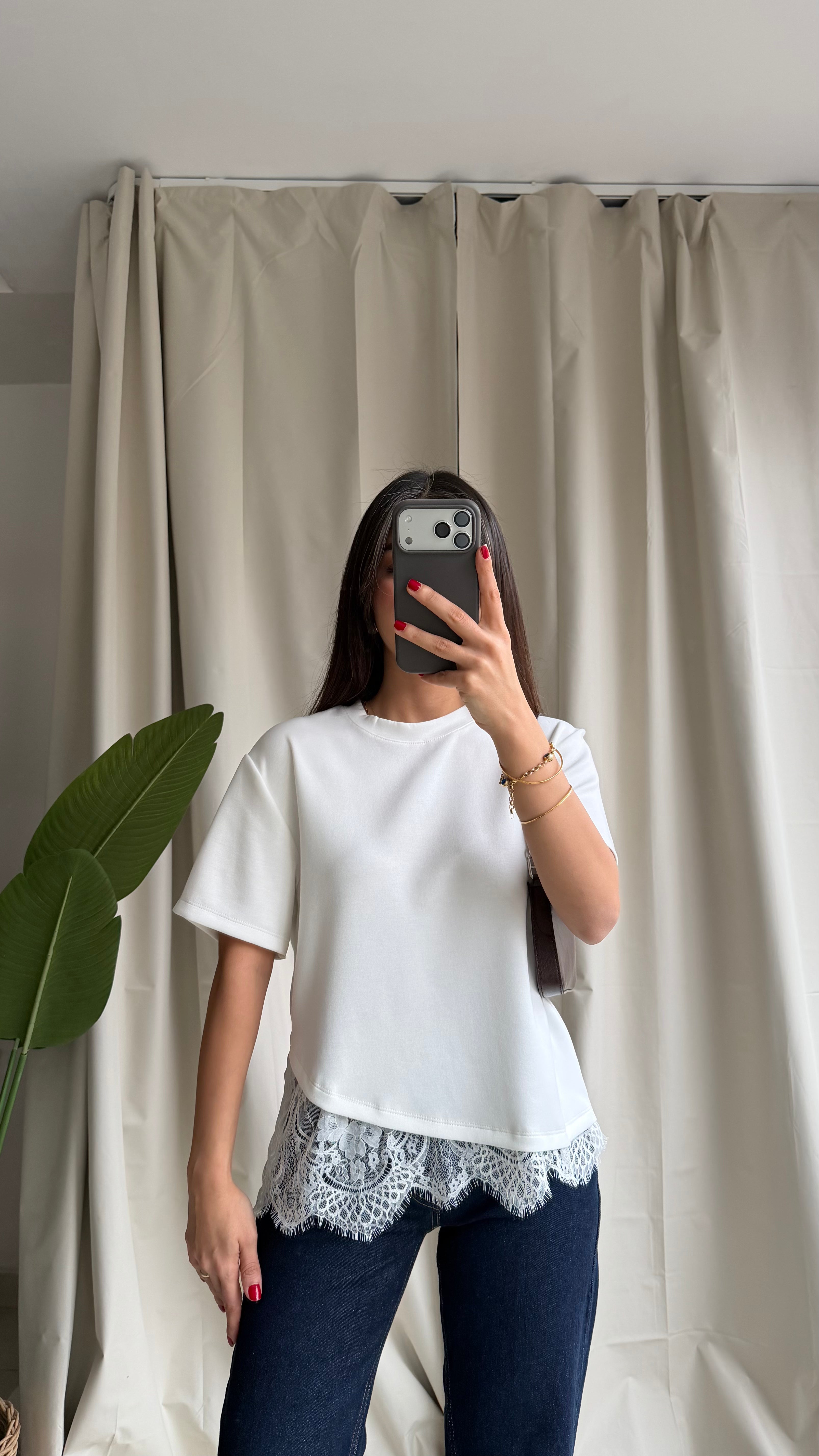 Dantel Detaylı Beyaz Tişört