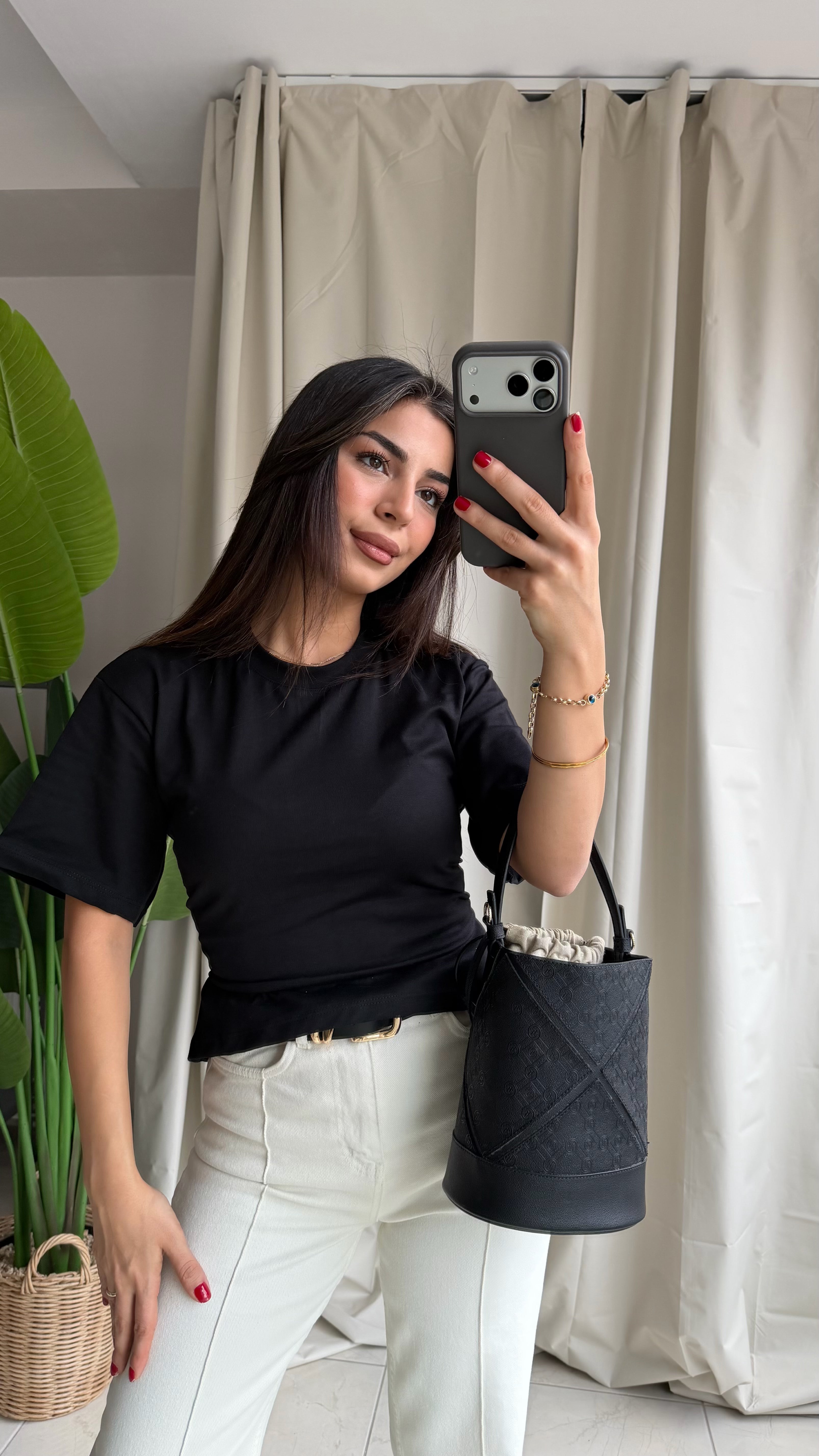 Siyah Arkası İp detaylı Basic Tişört