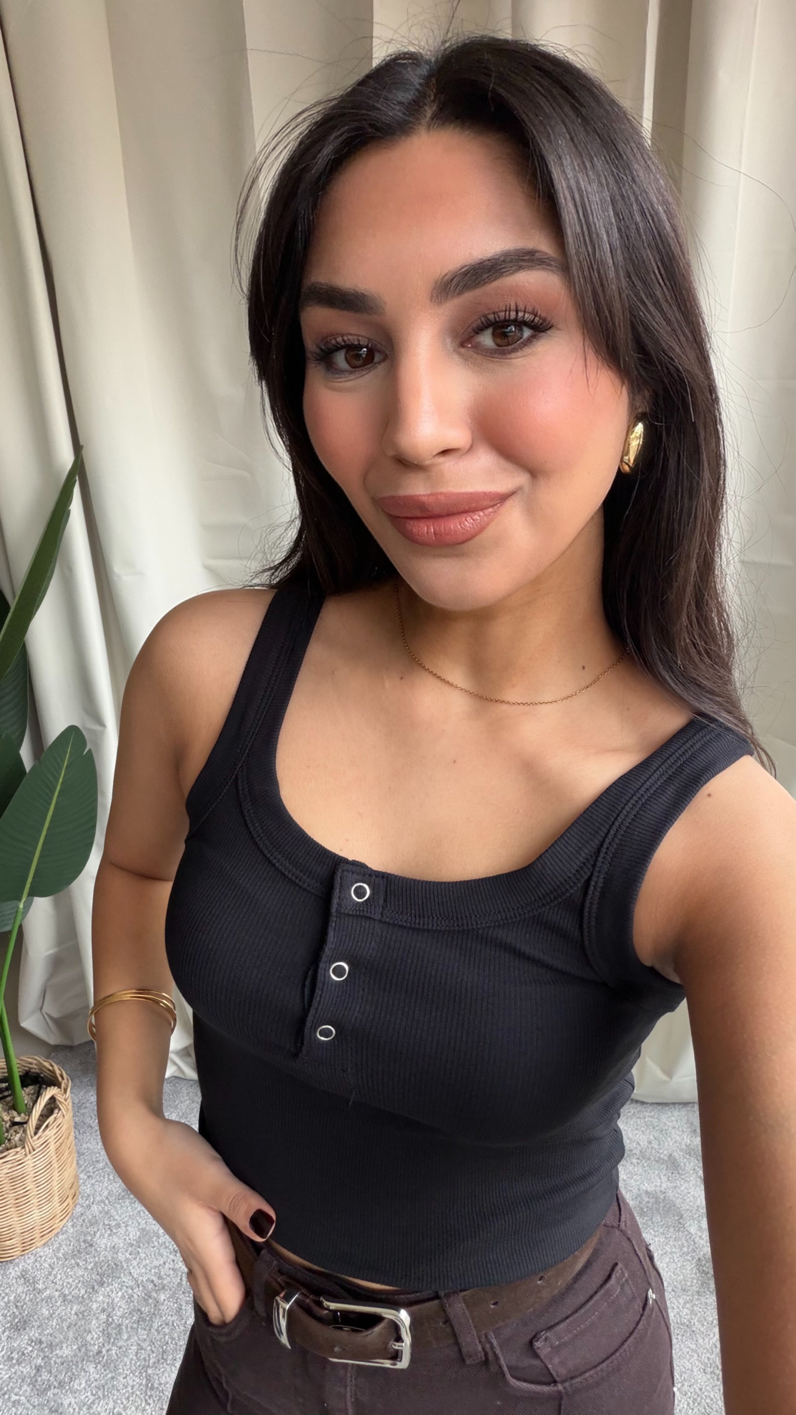 Siyah Düğmeli Atlet