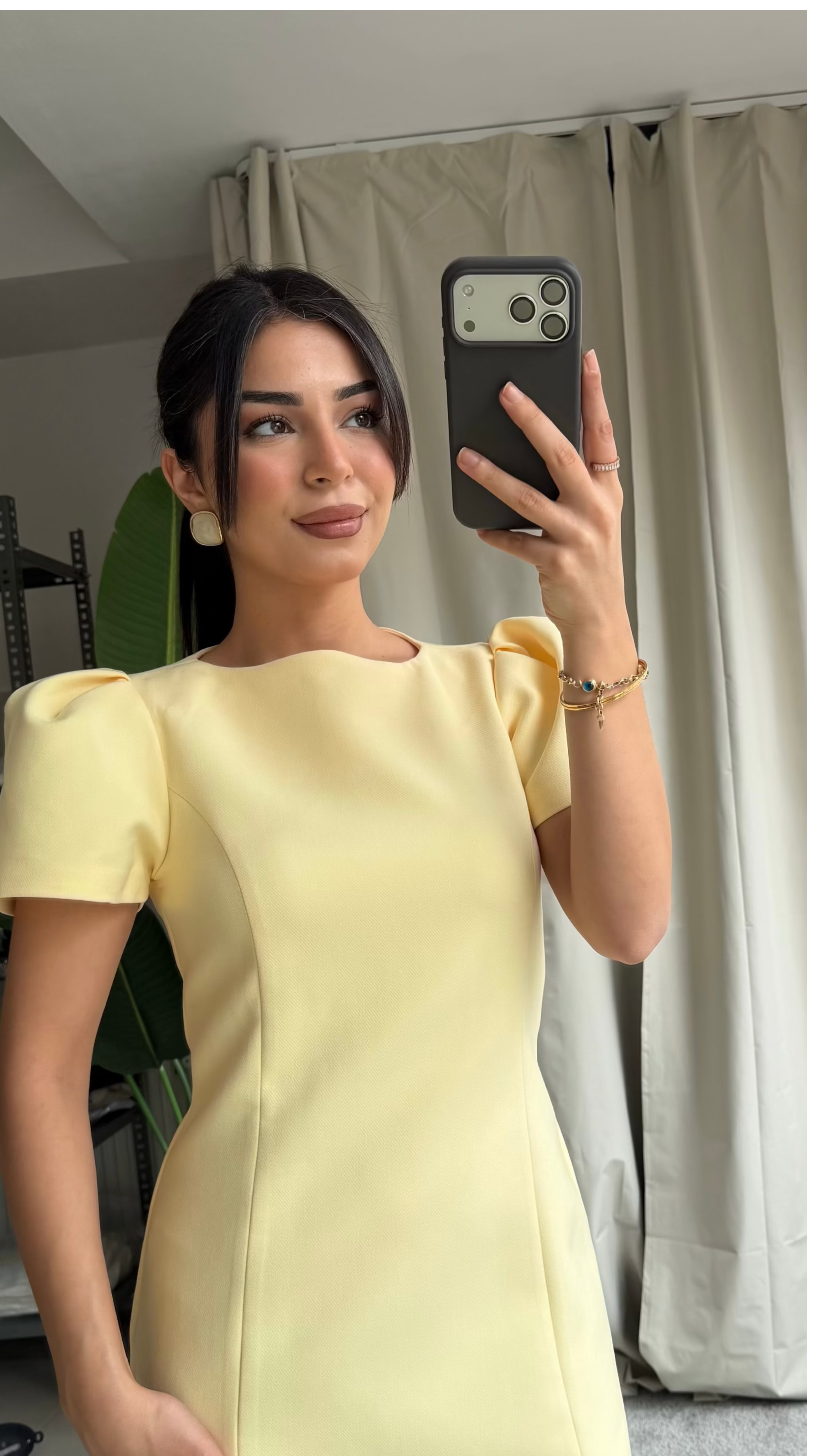 Balon kollu kısa elbise