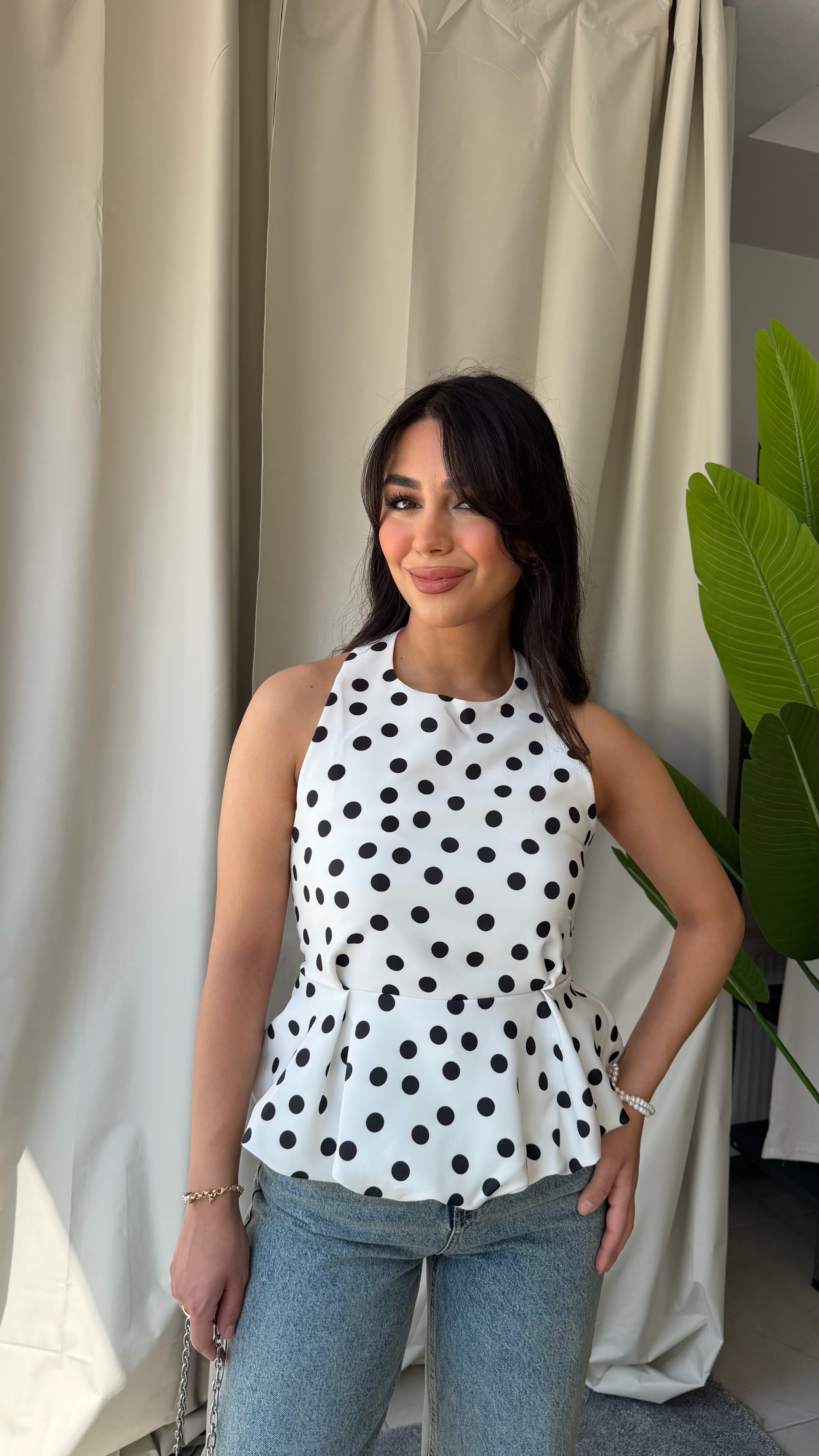 Beyaz puantiye desenli peplum bluz
