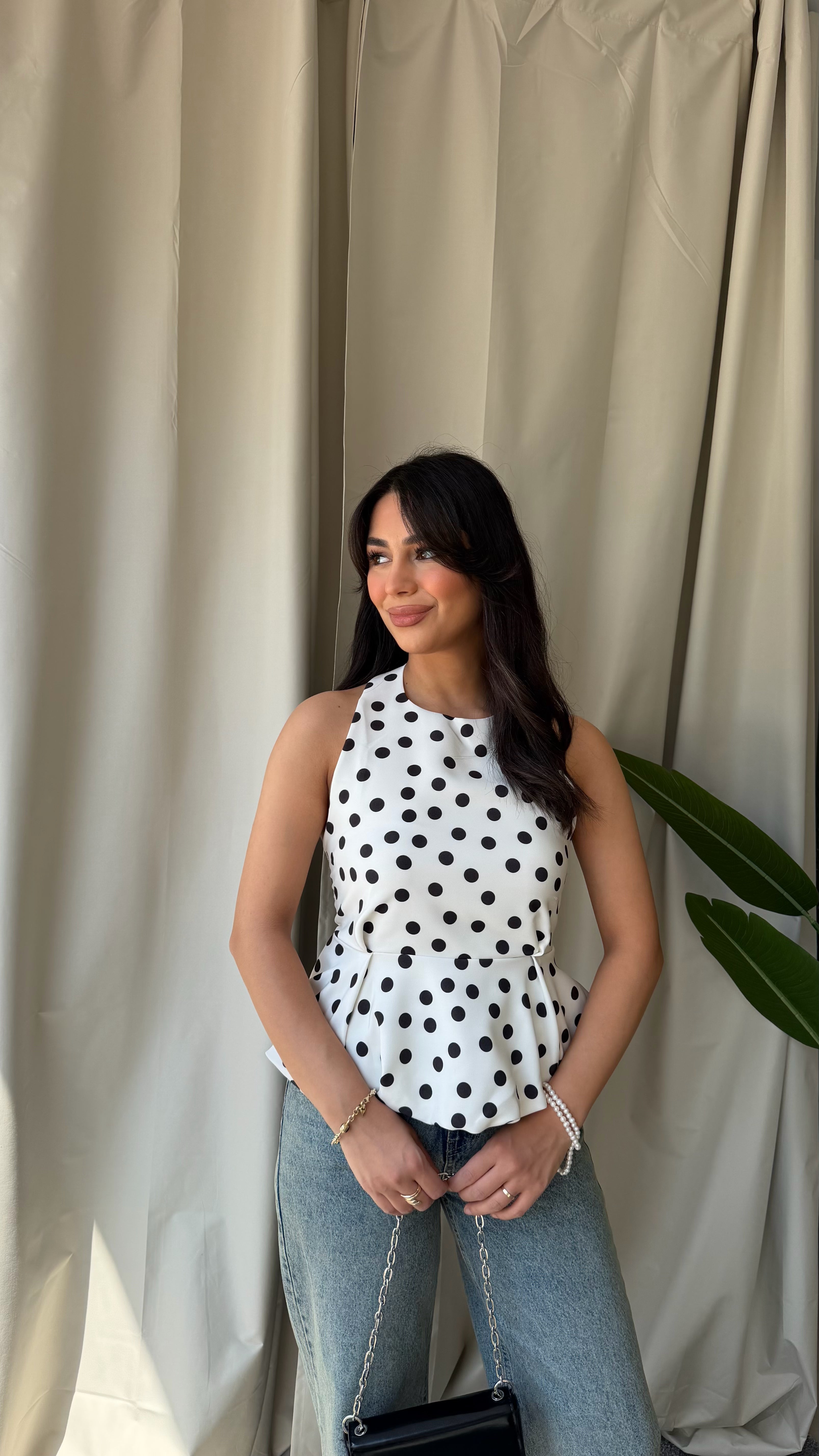Beyaz puantiye desenli peplum bluz