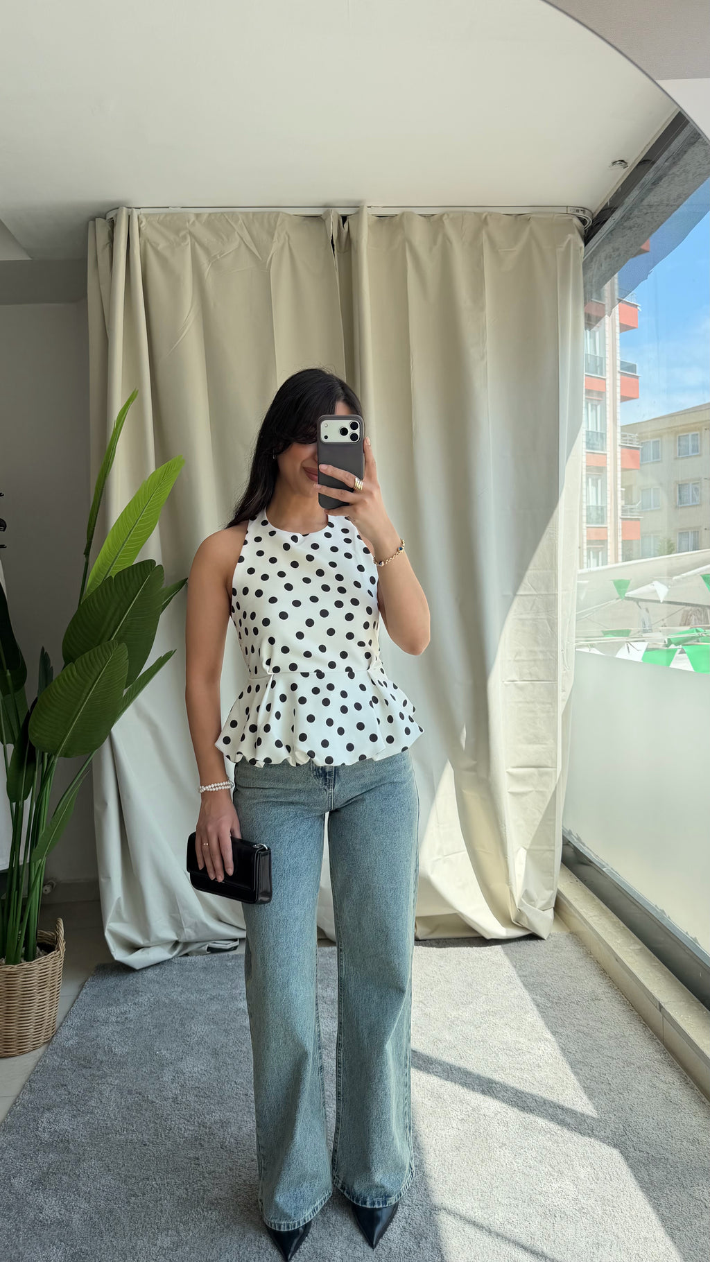 Beyaz puantiye desenli peplum bluz