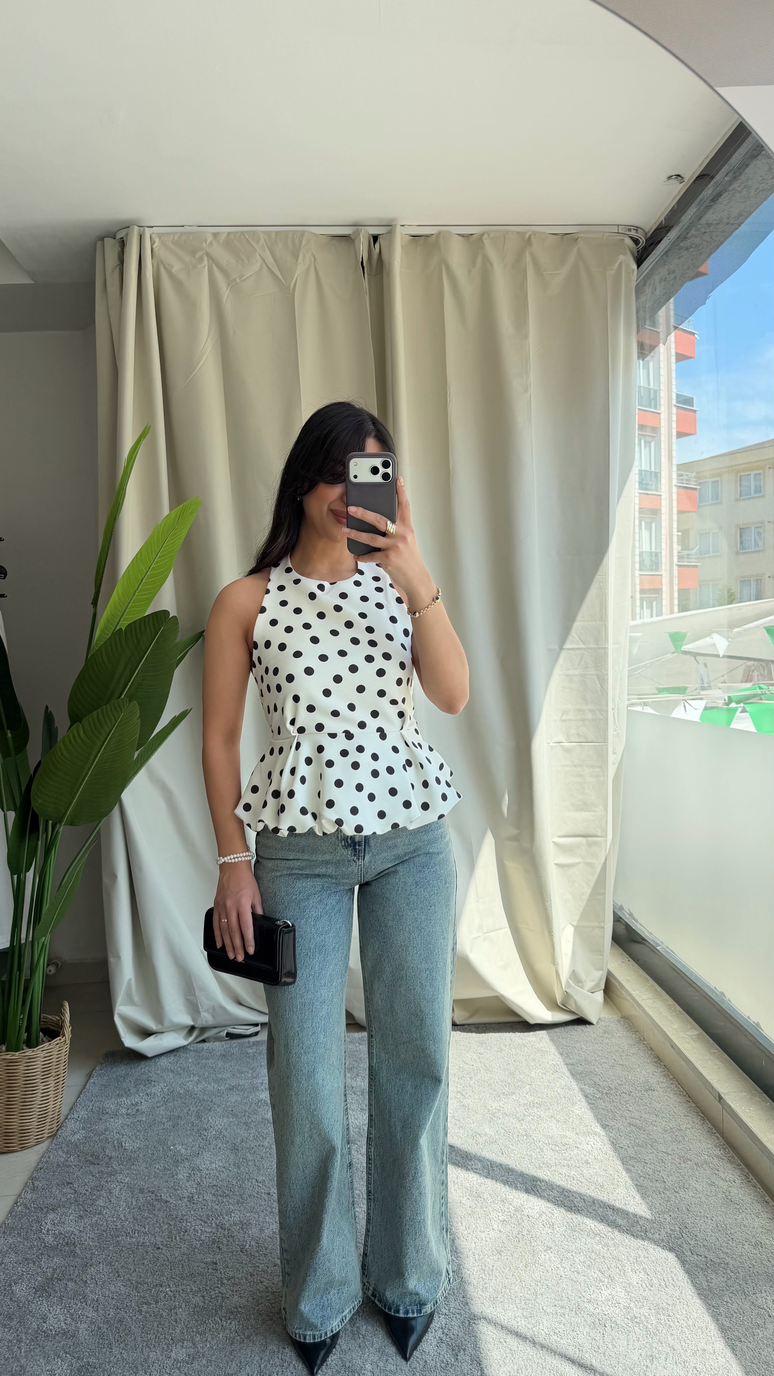 Beyaz puantiye desenli peplum bluz
