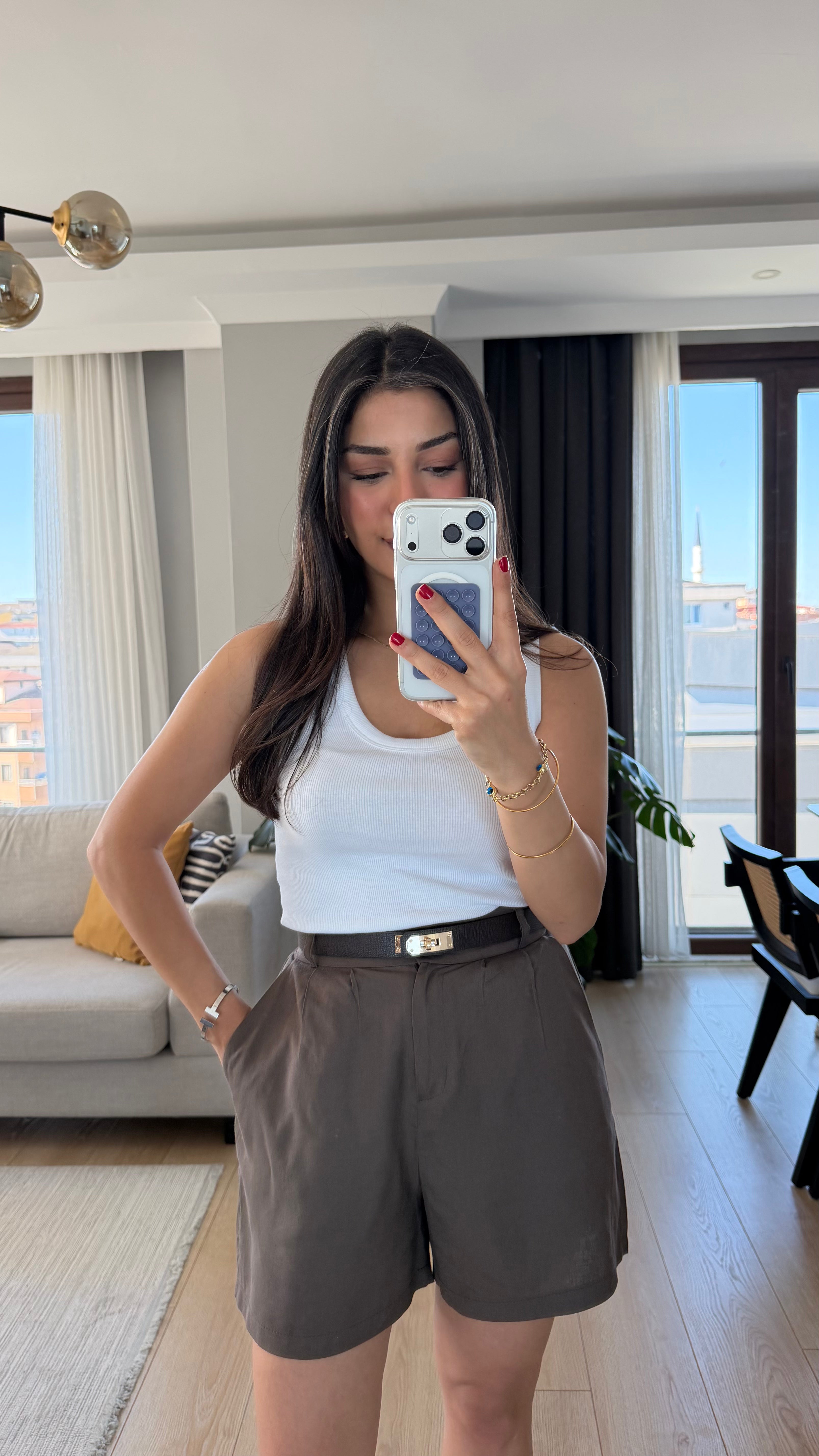 Kahverengi Keten Kemerli Şort